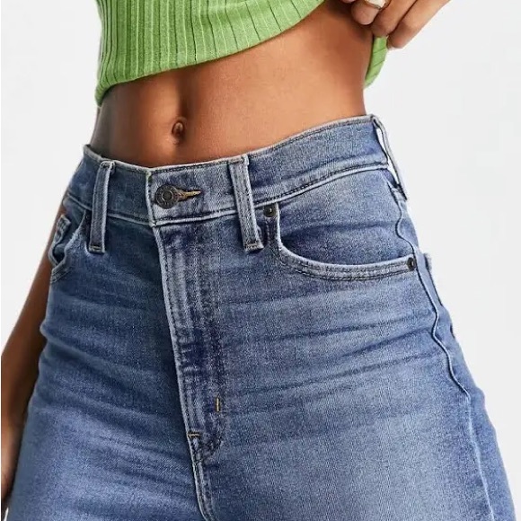 BRAND NEW (with tags) Levi’s High Waisted Taper Jeans - Picture 2 of 12